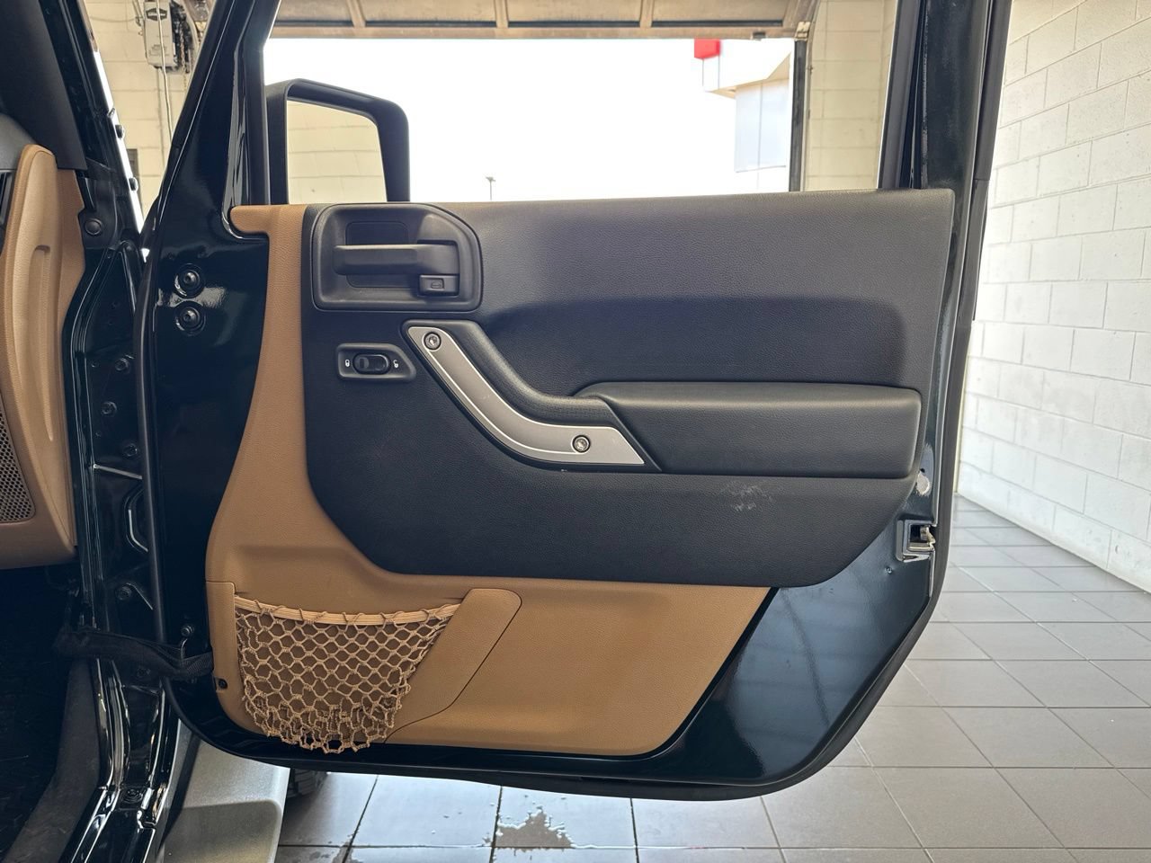 Used 2012 Jeep Wrangler Unlimited Sahara w/ Connectivity Group AWD/4WD image 45
