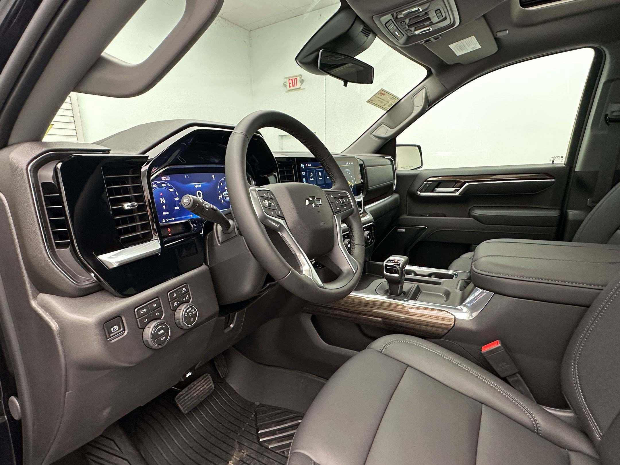 New 2026 Chevrolet Silverado 1500 LT Trail Boss w/ LT Trail Boss Premium Package AWD/4WD image 4