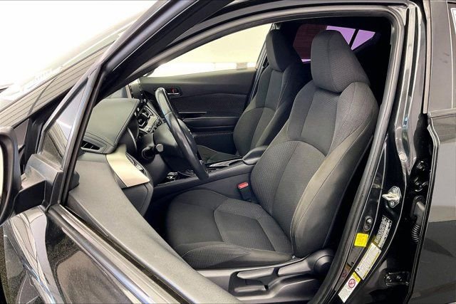 Used 2019 Toyota C-HR XLE FWD image 17