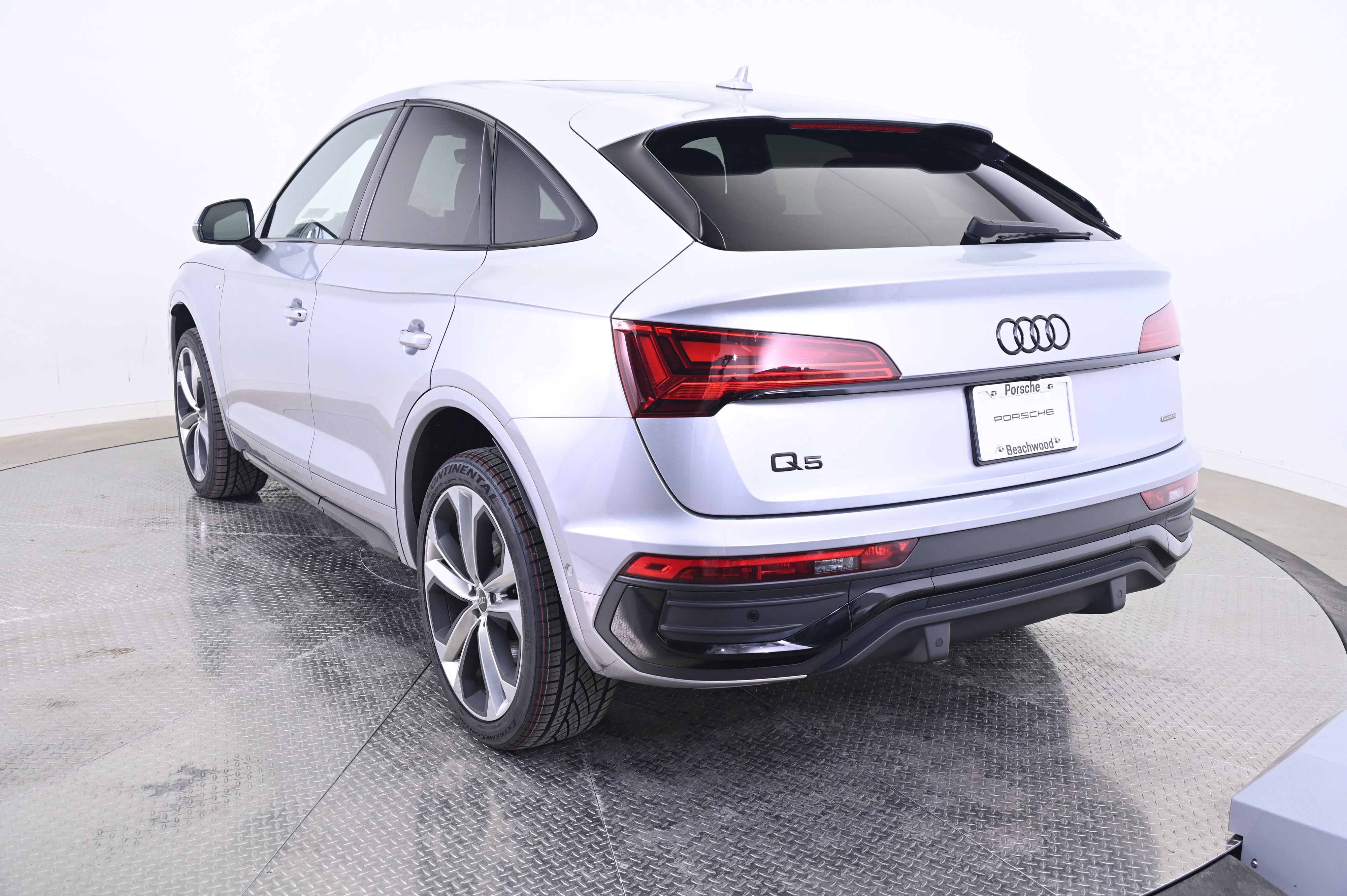 Used 2023 Audi Q5 2.0T Prestige w/ Prestige Package image 3