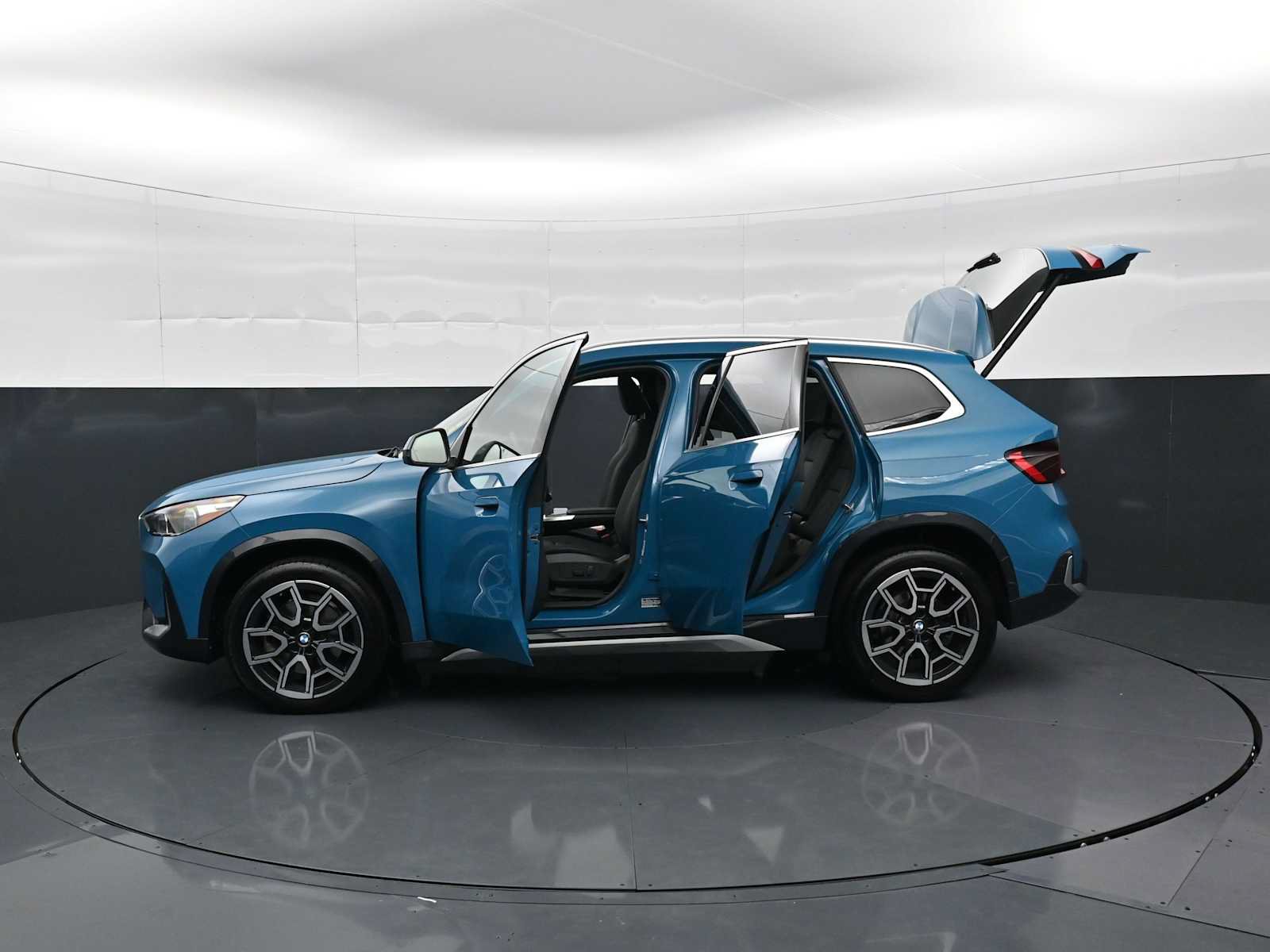Used 2025 BMW X1 xDrive28i w/ Technology Package AWD/4WD image 36