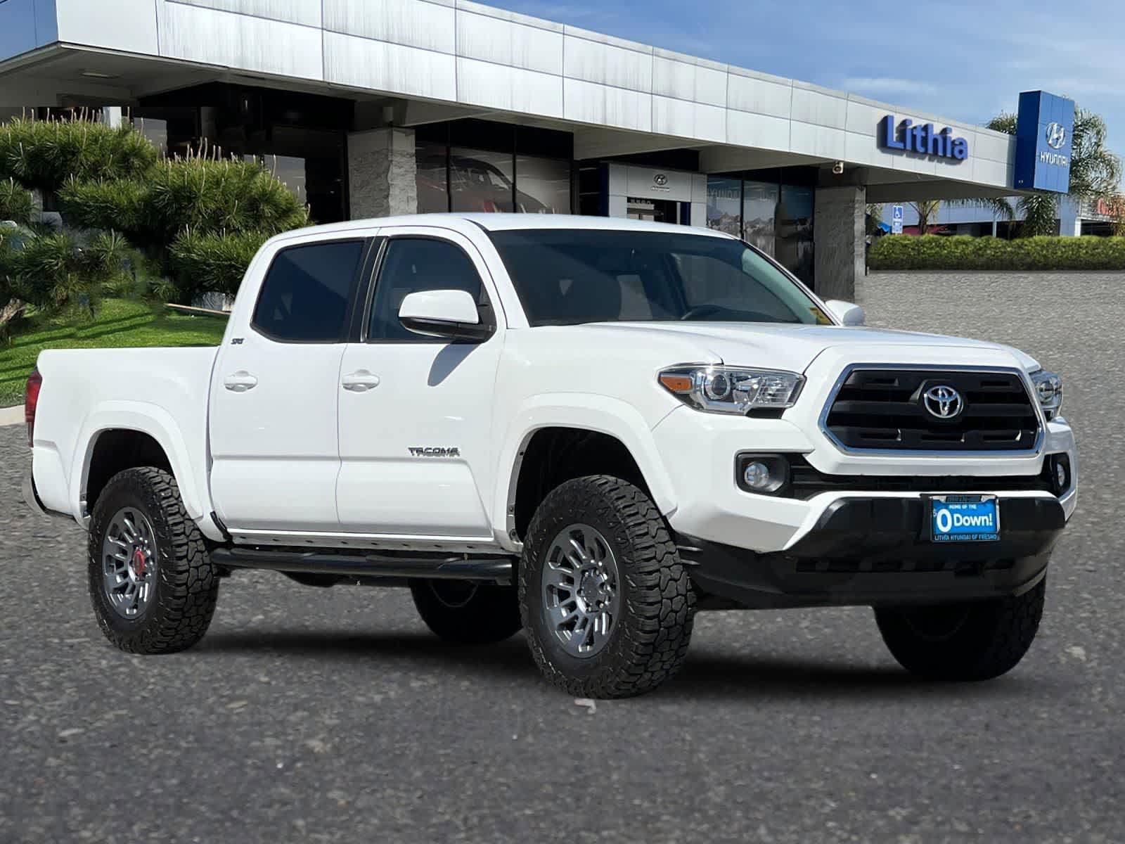 Used 2017 Toyota Tacoma SR5 w/ Tow Package RWD image 10