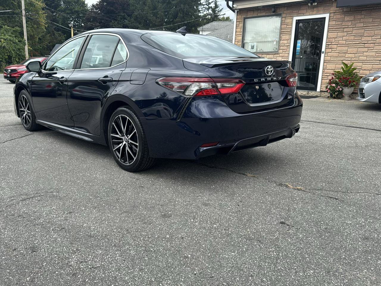 Used 2022 Toyota Camry SE FWD image 13
