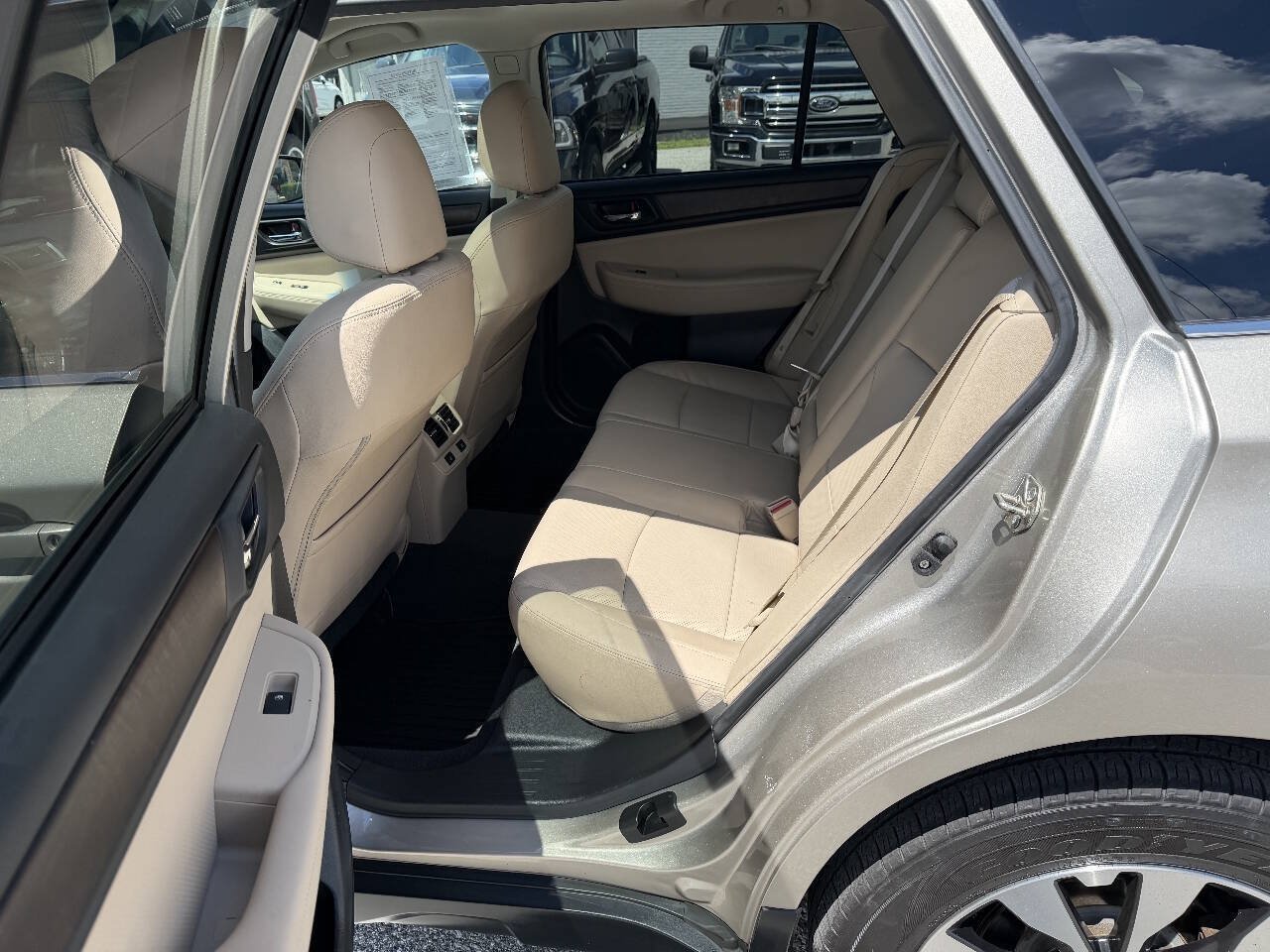 Used 2017 Subaru Outback 2.5i Limited AWD/4WD image 21