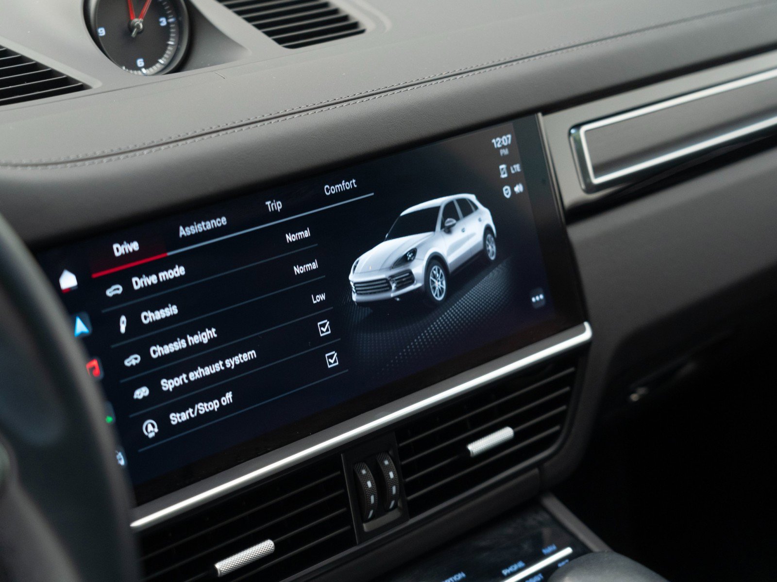 Certified 2023 Porsche Cayenne GTS AWD/4WD image 25