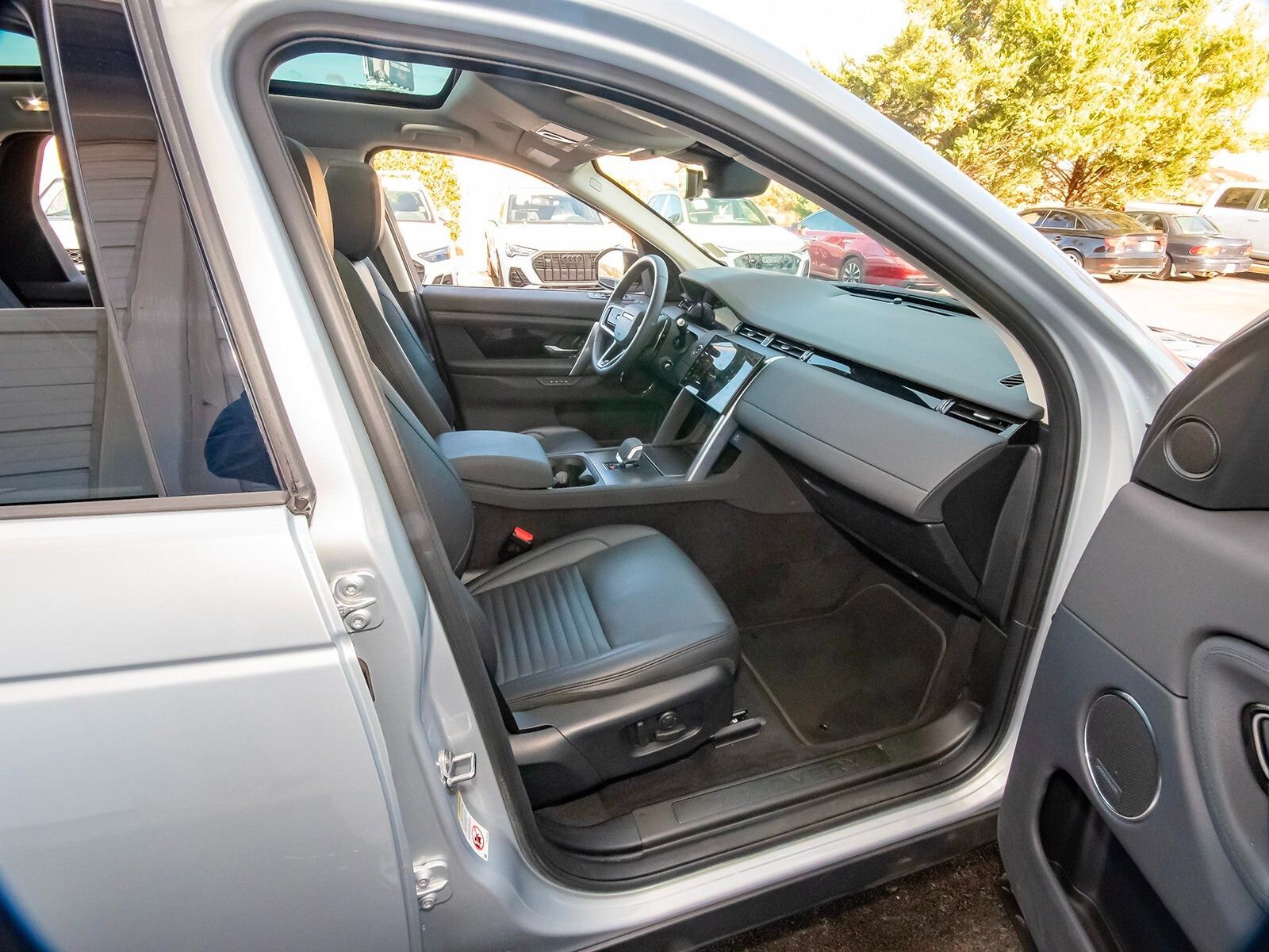 Used 2025 Land Rover Discovery Sport S image 39