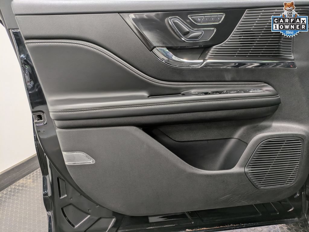 Used 2022 Lincoln Corsair AWD w/ Premium Package image 11
