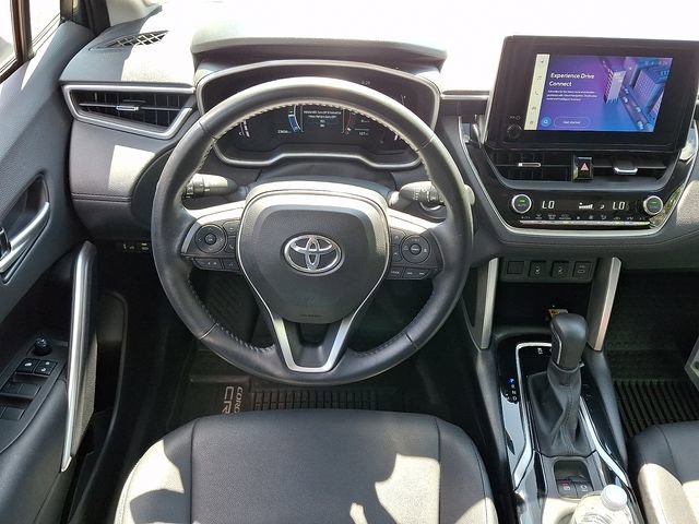Used 2023 Toyota Corolla Cross XLE w/ Convenience Package AWD/4WD image 11