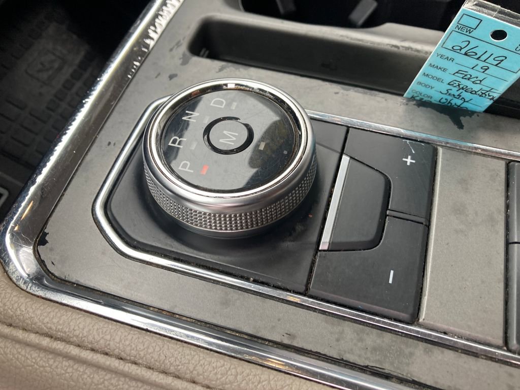 Used 2019 Ford Expedition XLT w/ Equipment Group 202A AWD/4WD image 28