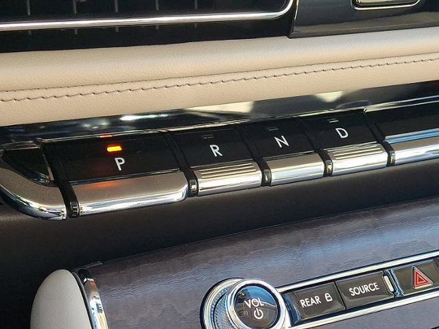 Used 2023 Lincoln Aviator Reserve w/ Equipment Group 201A image 16