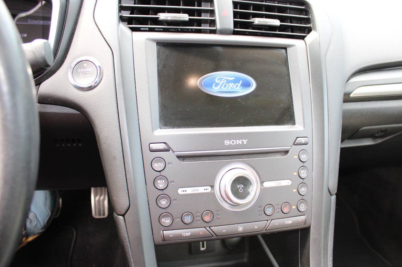 Used 2017 Ford Fusion Energi Titanium FWD image 15