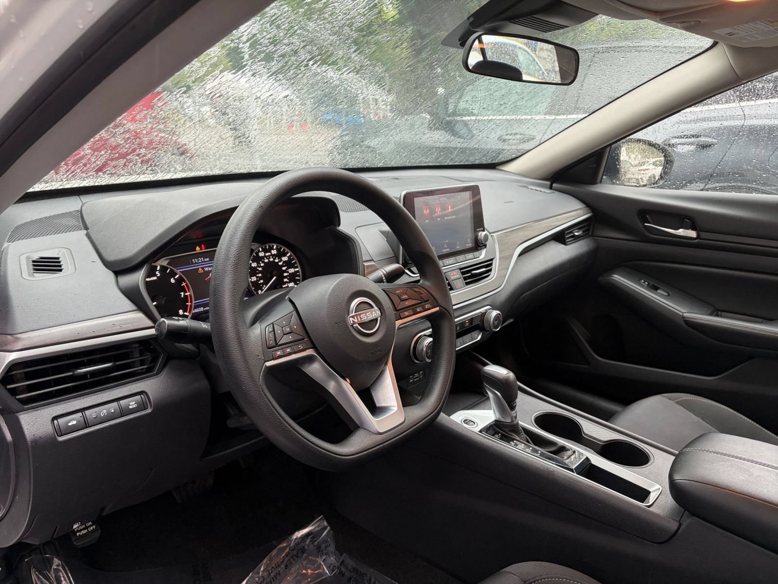 Used 2025 Nissan Altima 2.5 SV FWD image 33