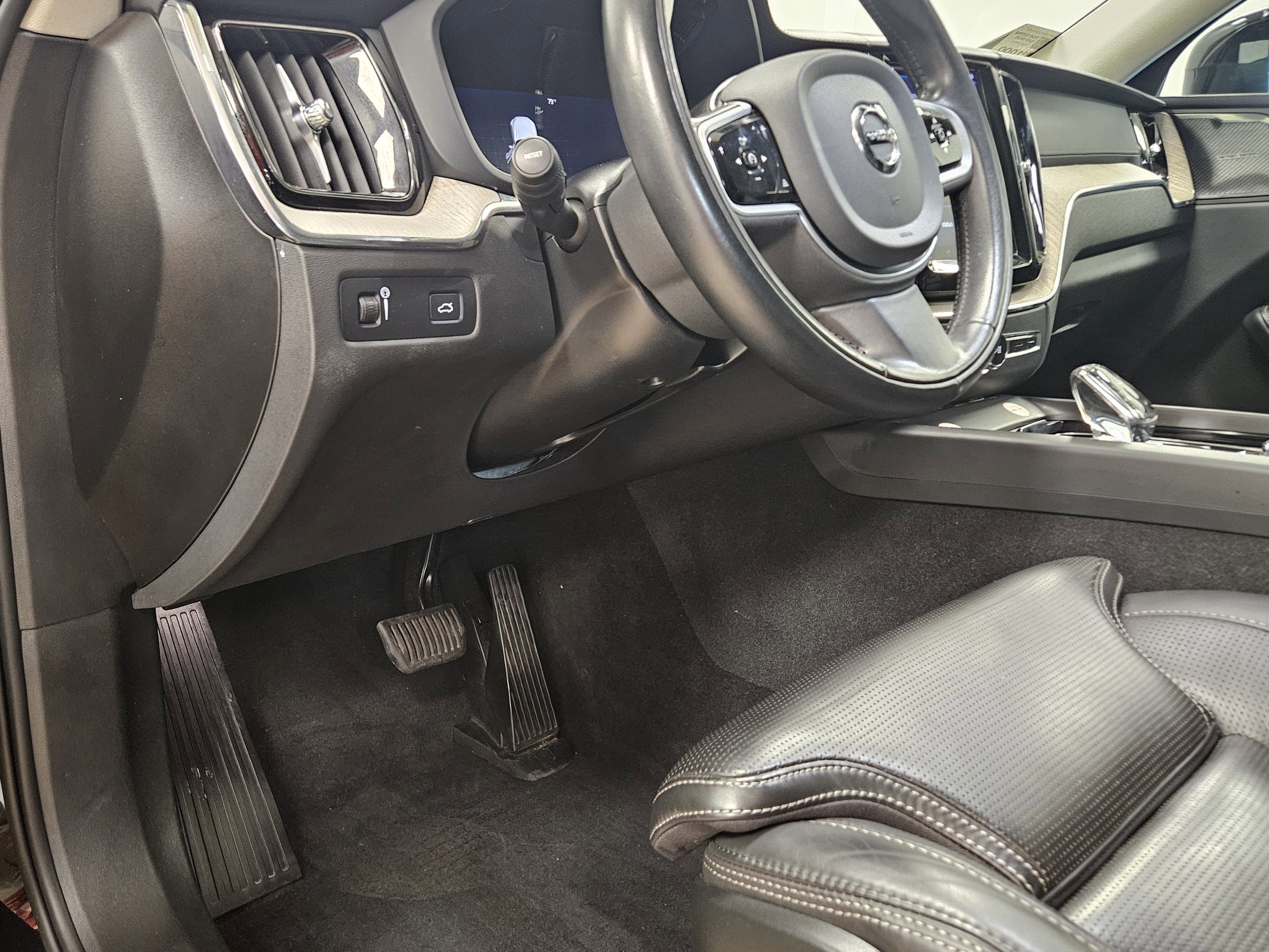 Used 2022 Volvo XC60 B5 Inscription w/ Advanced Package image 45