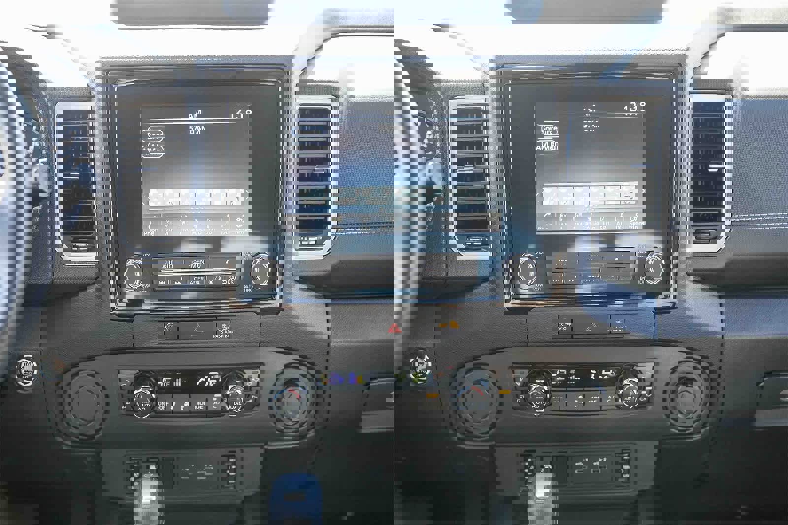 Used 2024 Nissan Frontier SL image 12