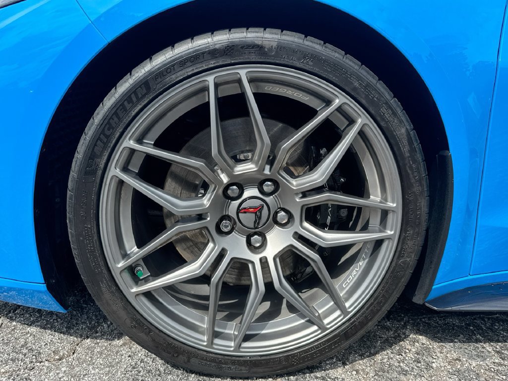Used 2025 Chevrolet Corvette Z06 RWD image 12