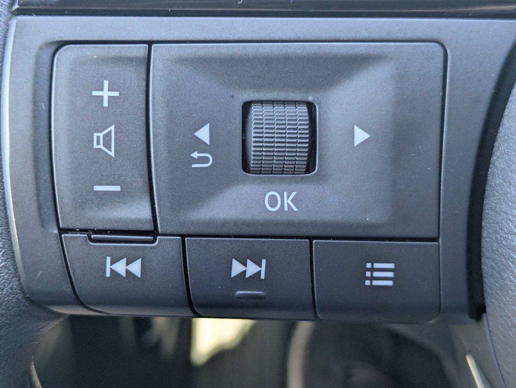 Used 2023 Nissan Rogue SV AWD/4WD image 26