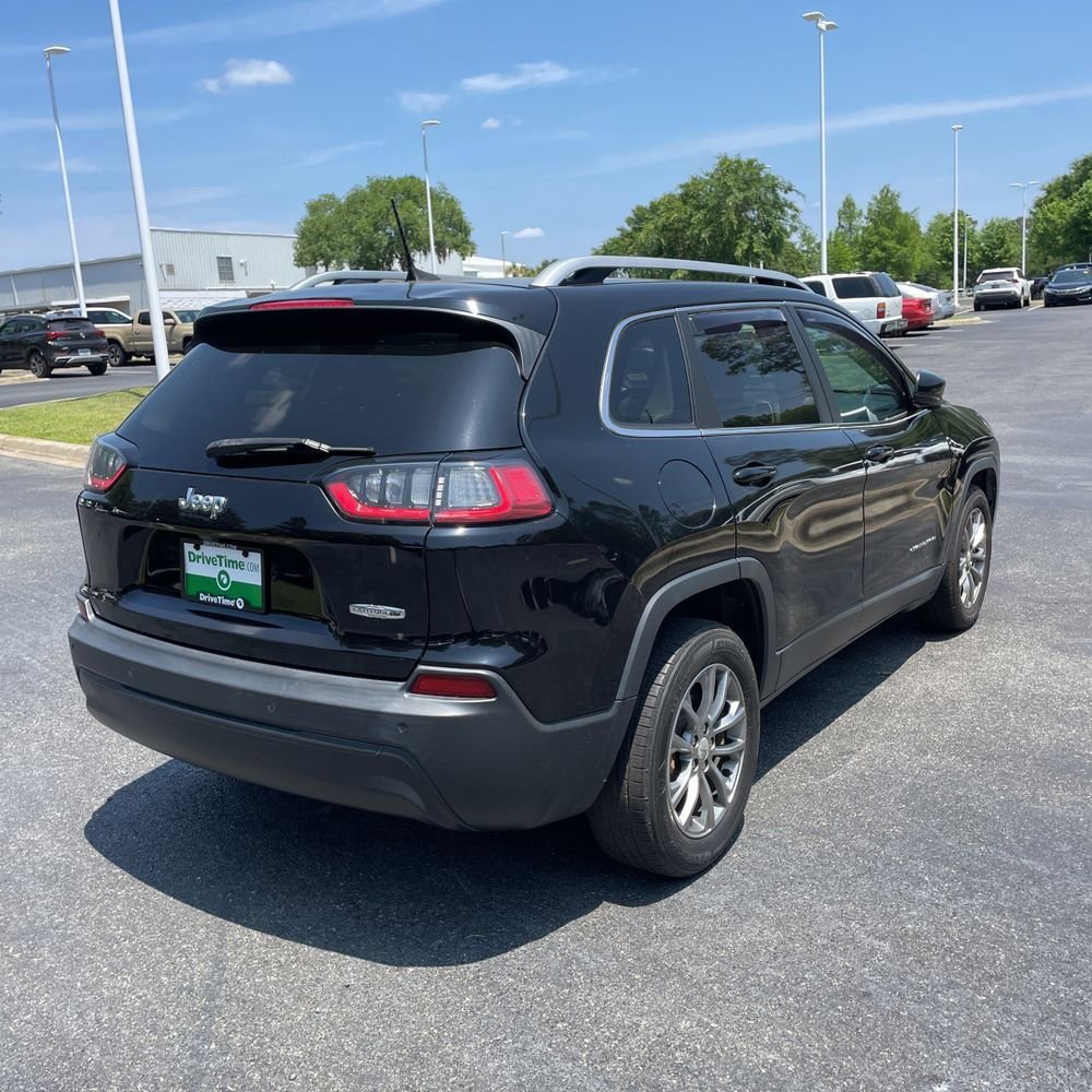 Used 2021 Jeep Cherokee Latitude Plus w/ Sun & Sound Group FWD image 3