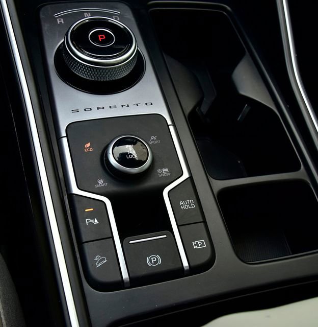 Certified 2024 Kia Sorento EX w/ Panoramic Sunroof Package image 27