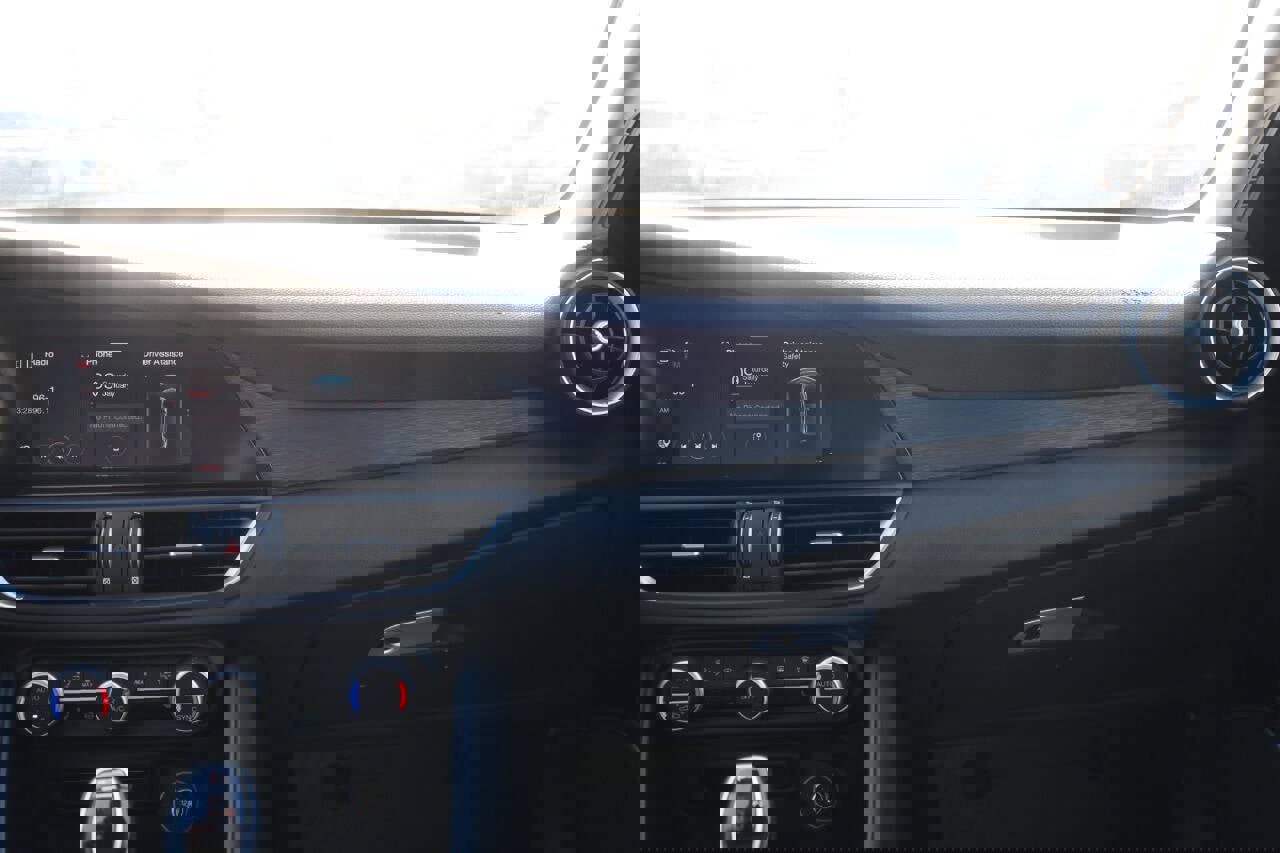 Used 2020 Alfa Romeo Giulia Sprint w/ Cold Weather Package image 23