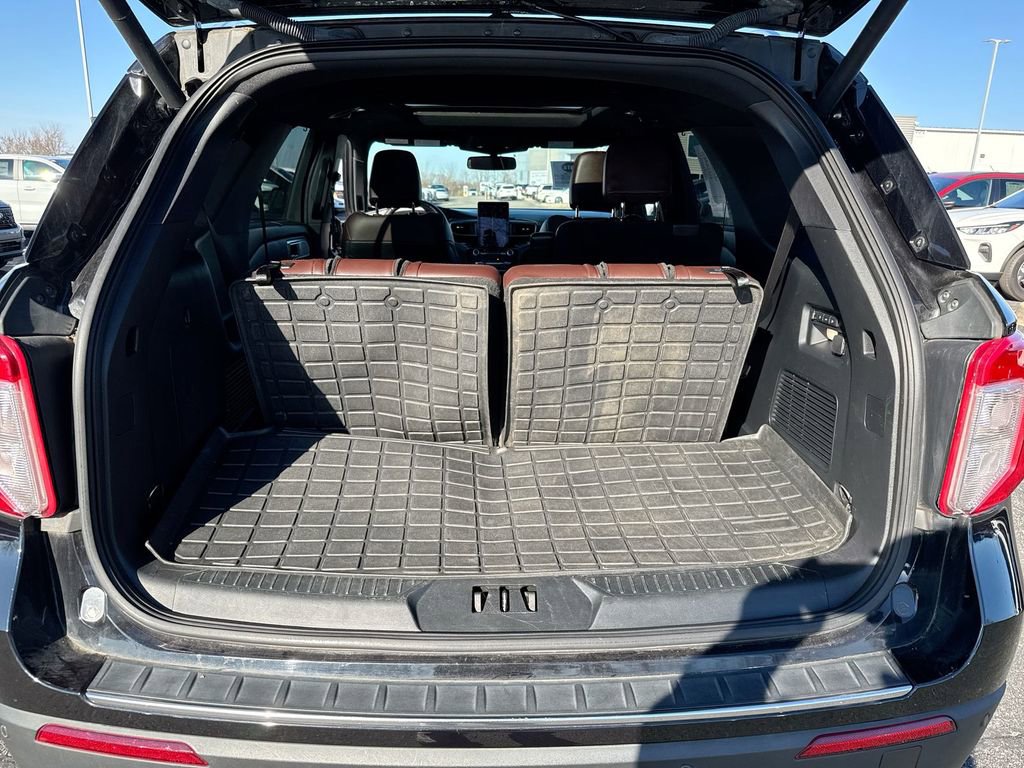 Used 2022 Ford Explorer Platinum w/ Technology Package image 26