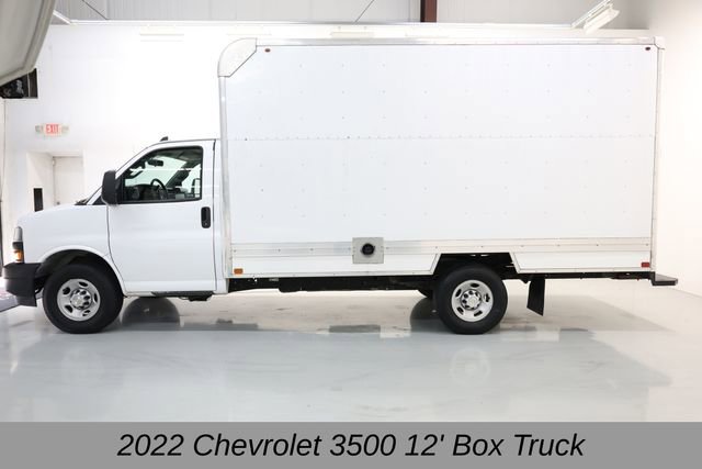 Used 2022 Chevrolet Express 3500 w/ Driver Convenience Package RWD image 4