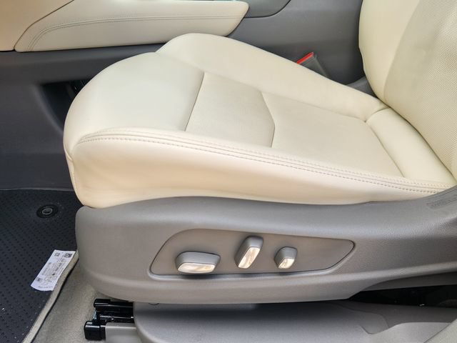 Used 2025 Cadillac XT6 Premium Luxury w/ LPO, Floor Liner Package FWD image 23