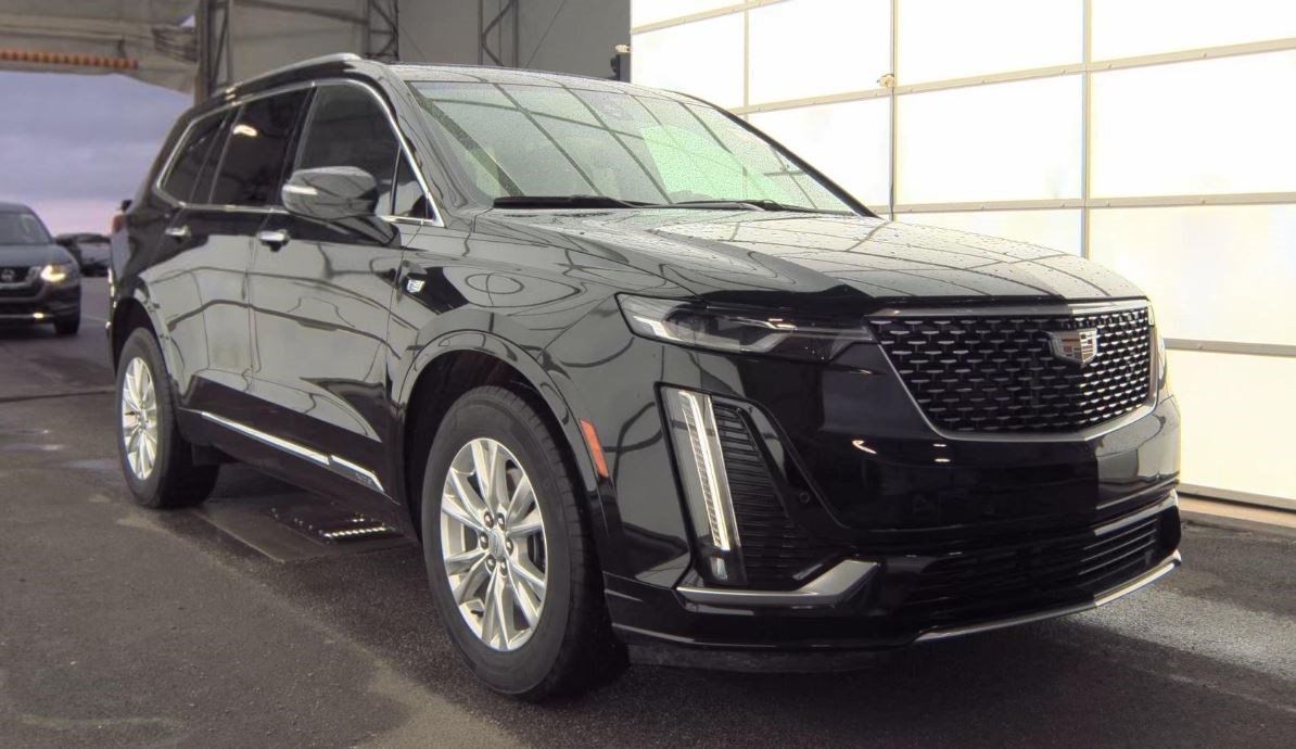 Used 2024 Cadillac XT6 Luxury w/ LPO, Floor Liner Package AWD/4WD image 4