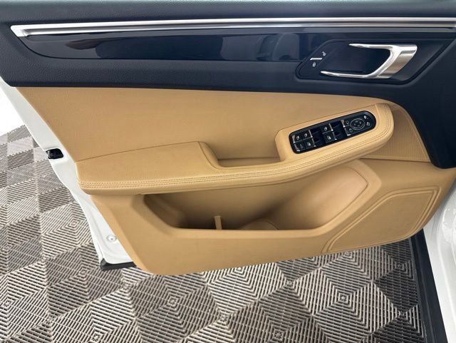 Used 2018 Porsche Macan AWD/4WD image 22