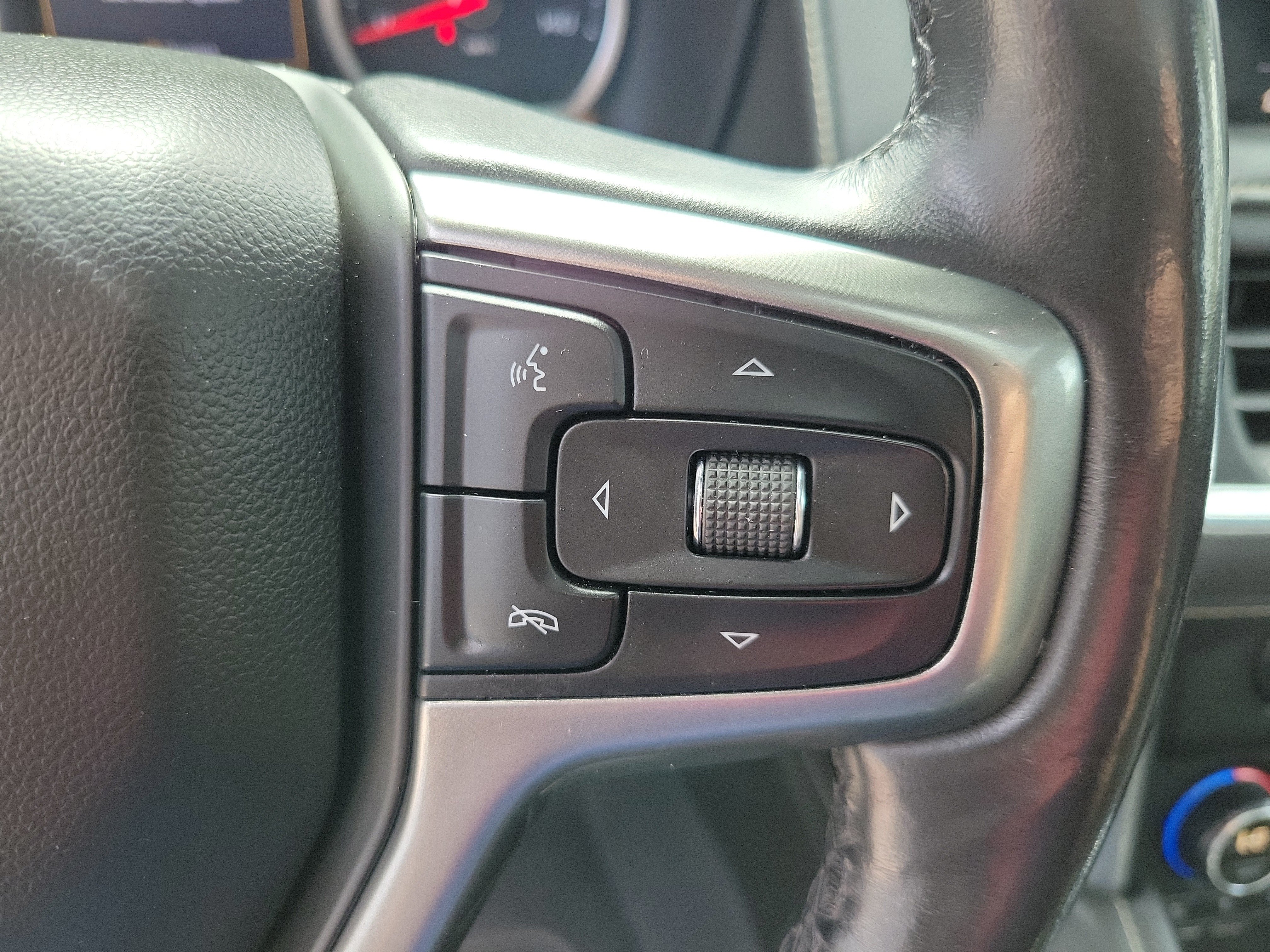 Used 2021 Chevrolet Suburban Premier w/ Premium Package AWD/4WD image 26