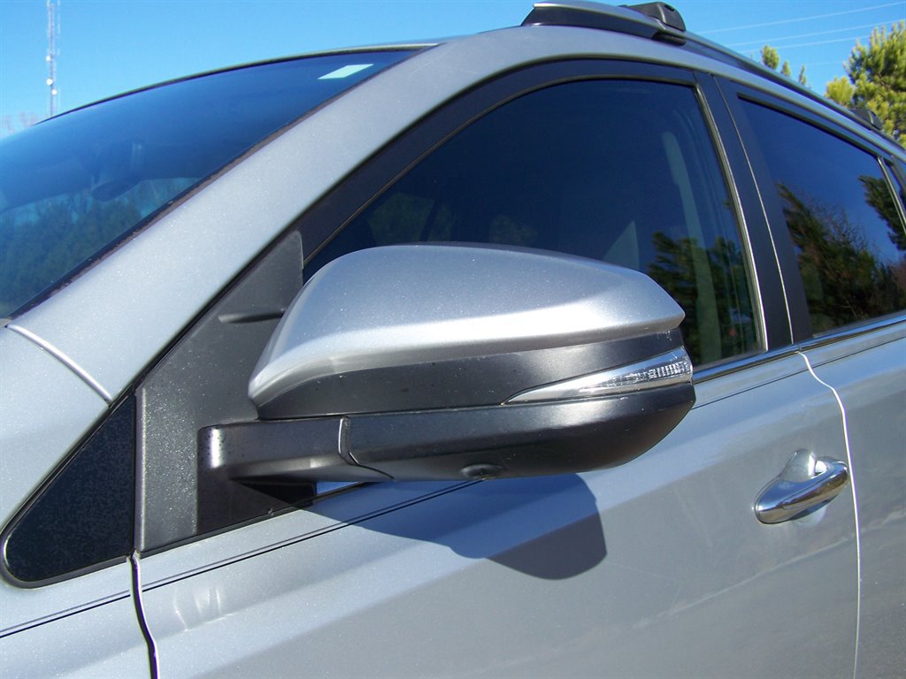 Used 2018 Toyota RAV4 Limited FWD image 23