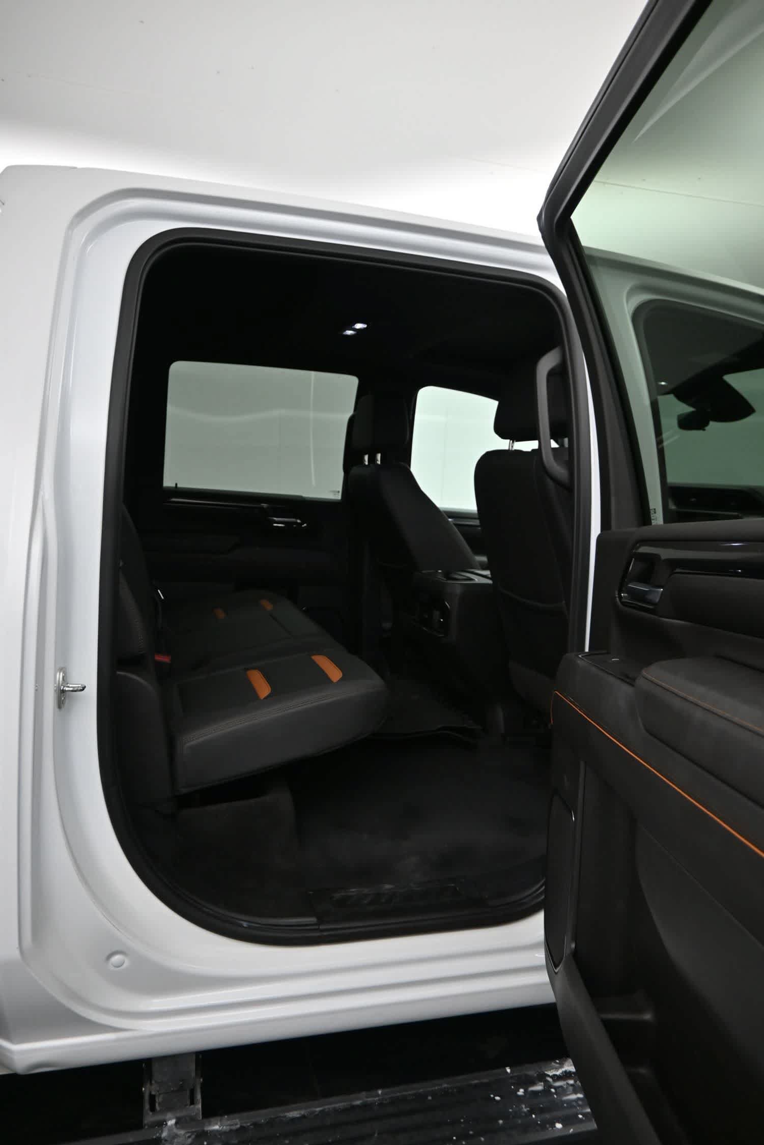Used 2024 GMC Sierra 2500 AT4 w/ AT4 Premium Plus Package AWD/4WD image 29