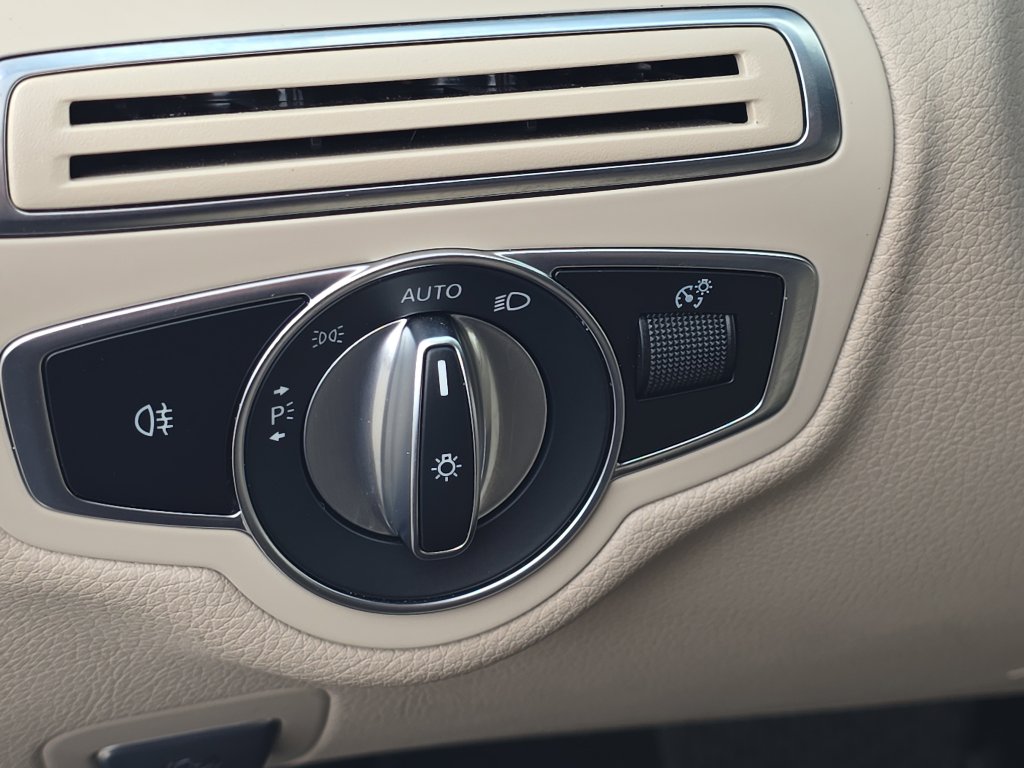 Used 2021 Mercedes-Benz C 300 4MATIC Sedan image 25