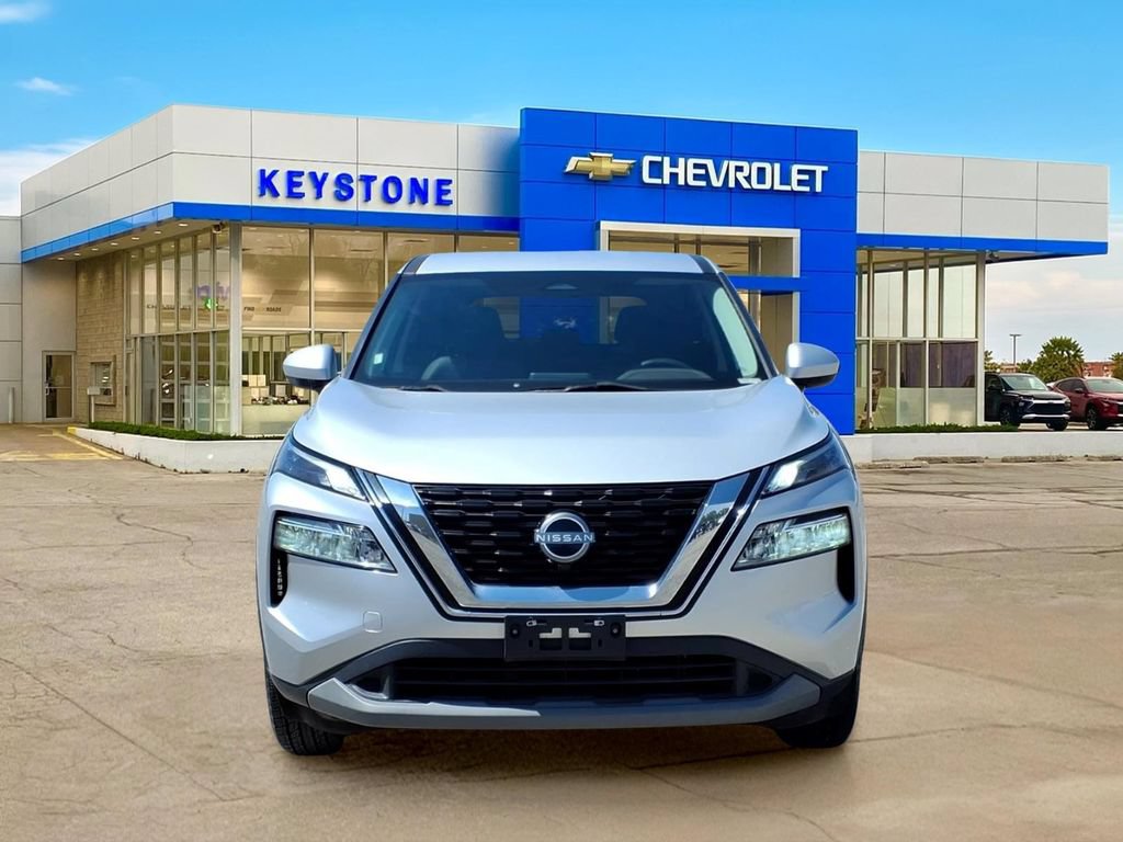 Used 2023 Nissan Rogue SV FWD image 2