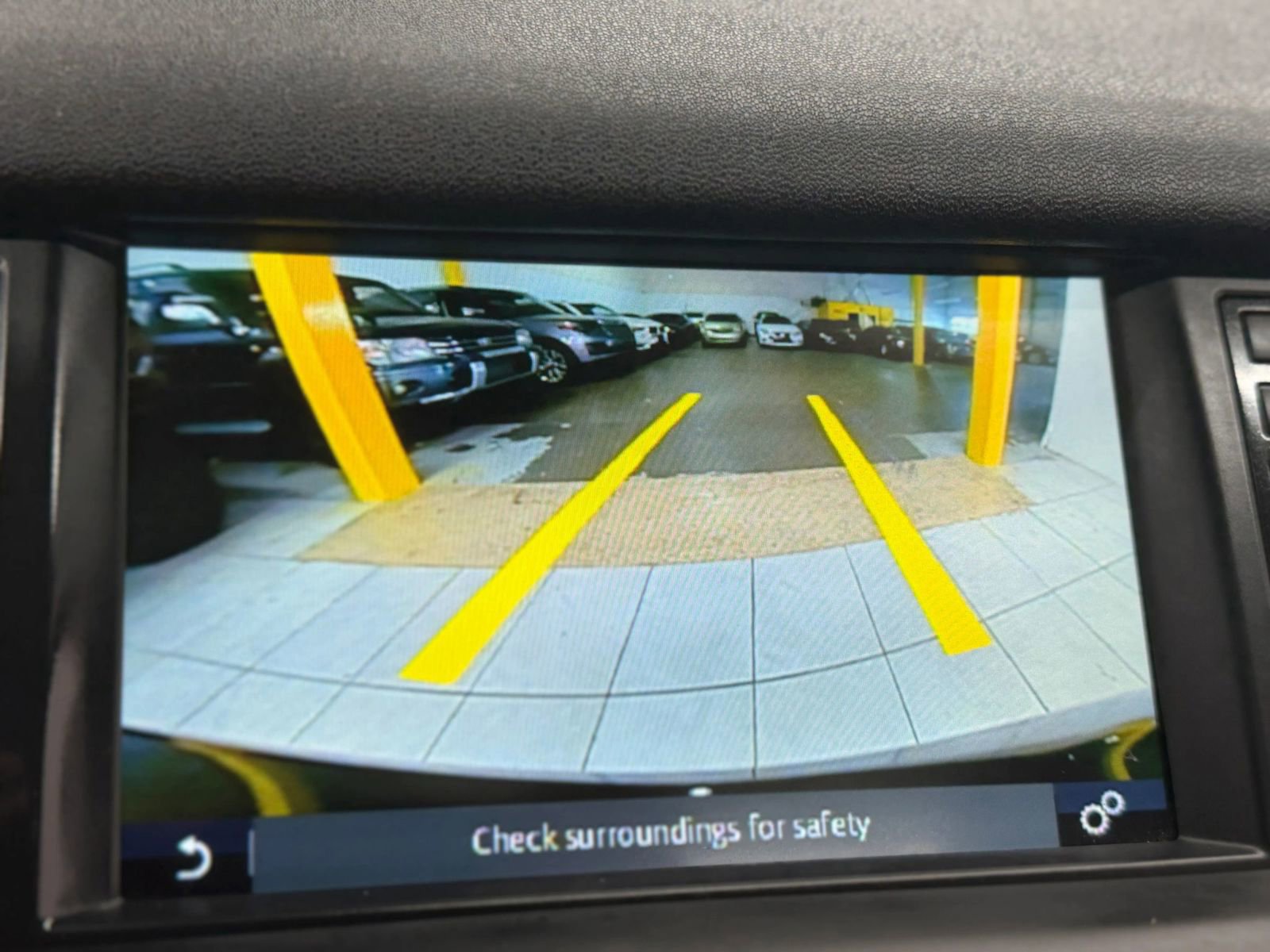 Used 2016 Land Rover Discovery Sport HSE AWD/4WD image 30