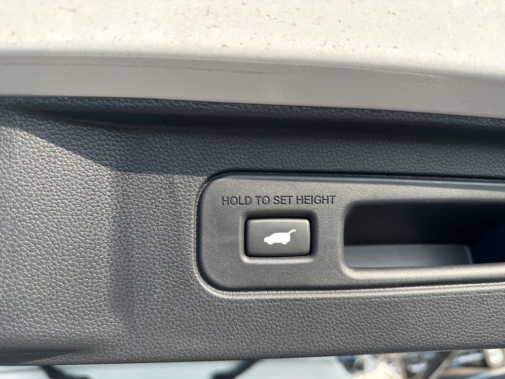 Used 2025 Honda Pilot EX-L image 10