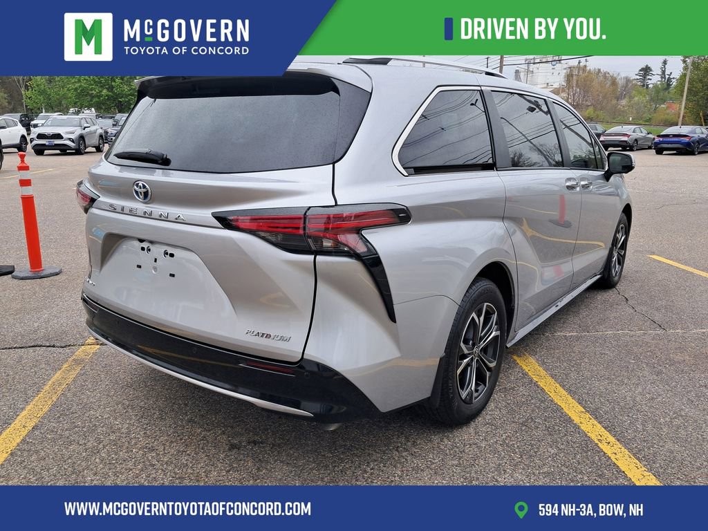 Used 2025 Toyota Sienna Platinum AWD/4WD image 3