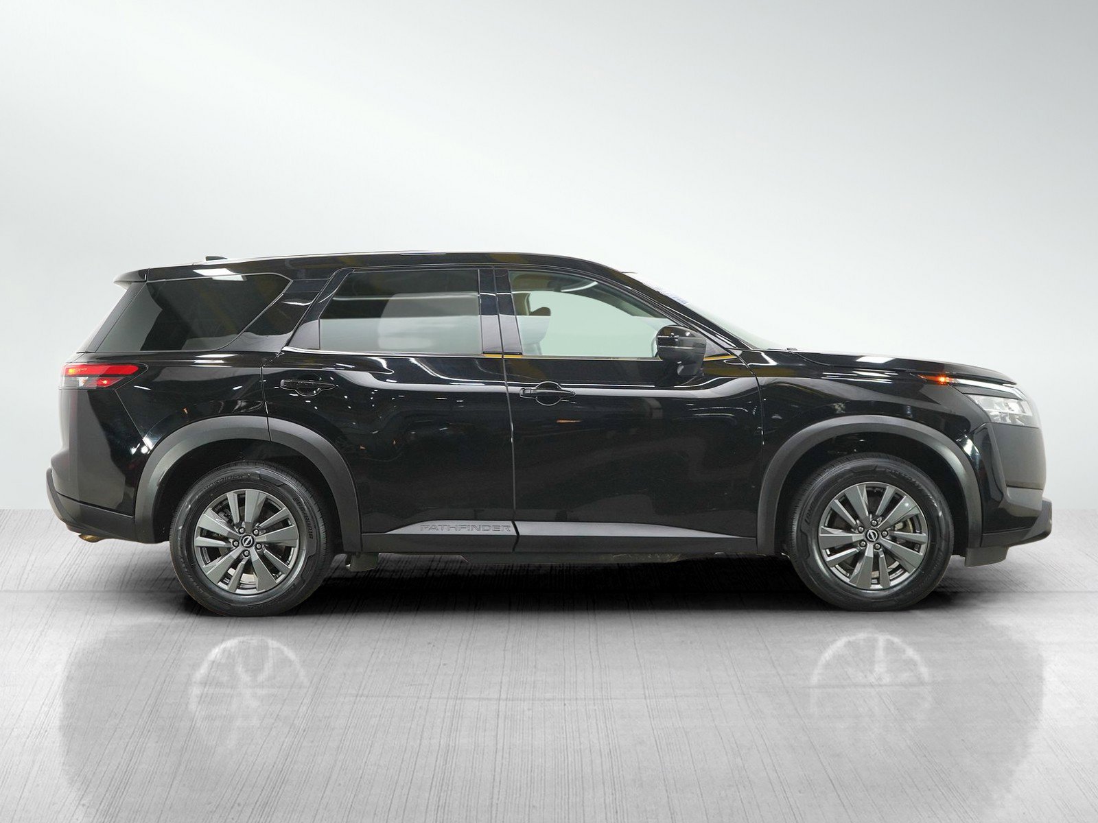 Used 2022 Nissan Pathfinder S AWD/4WD image 6