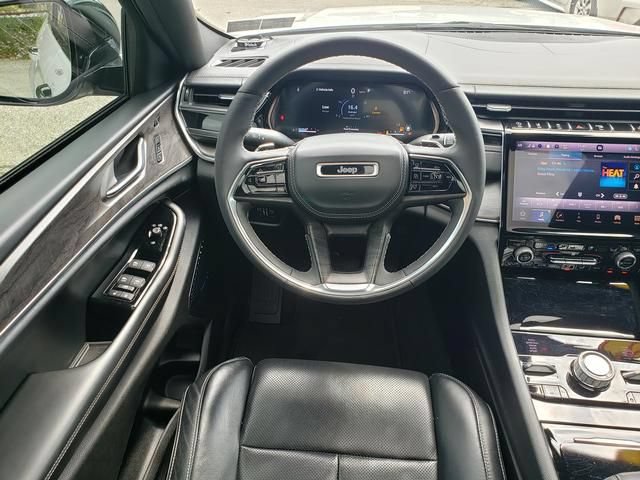Used 2023 Jeep Grand Cherokee Overland w/ Luxury Tech Group IV AWD/4WD image 18
