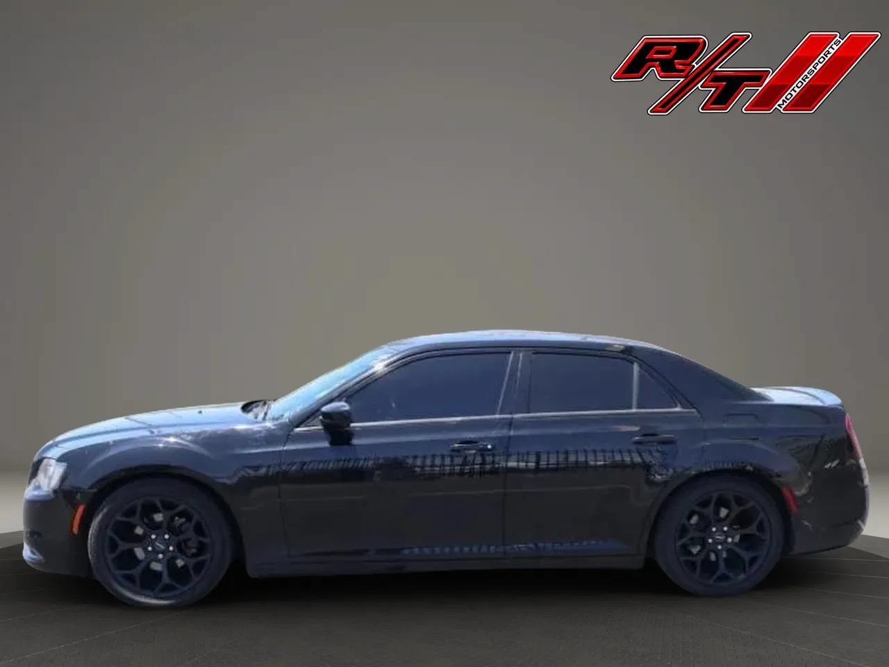 Used 2019 Chrysler 300 Touring w/ Sport Appearance Package RWD image 4