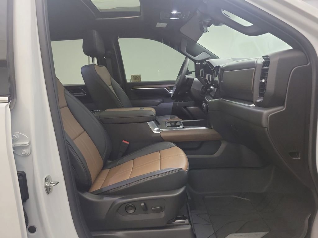 Used 2025 Chevrolet Silverado 3500 High Country w/ High Country Premium Package image 26