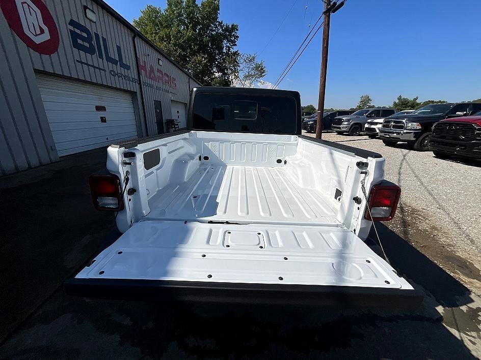 New 2025 Jeep Gladiator Sport image 7