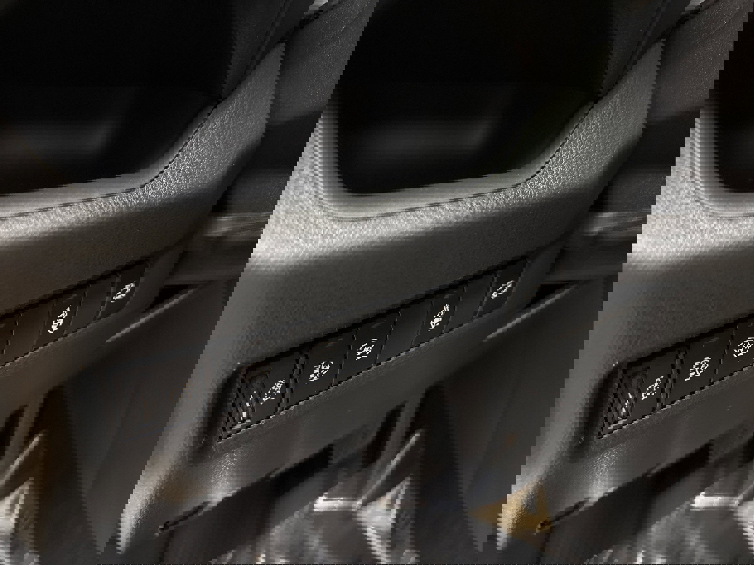 Used 2023 Toyota RAV4 SE w/ Weather & Moonroof Package image 29