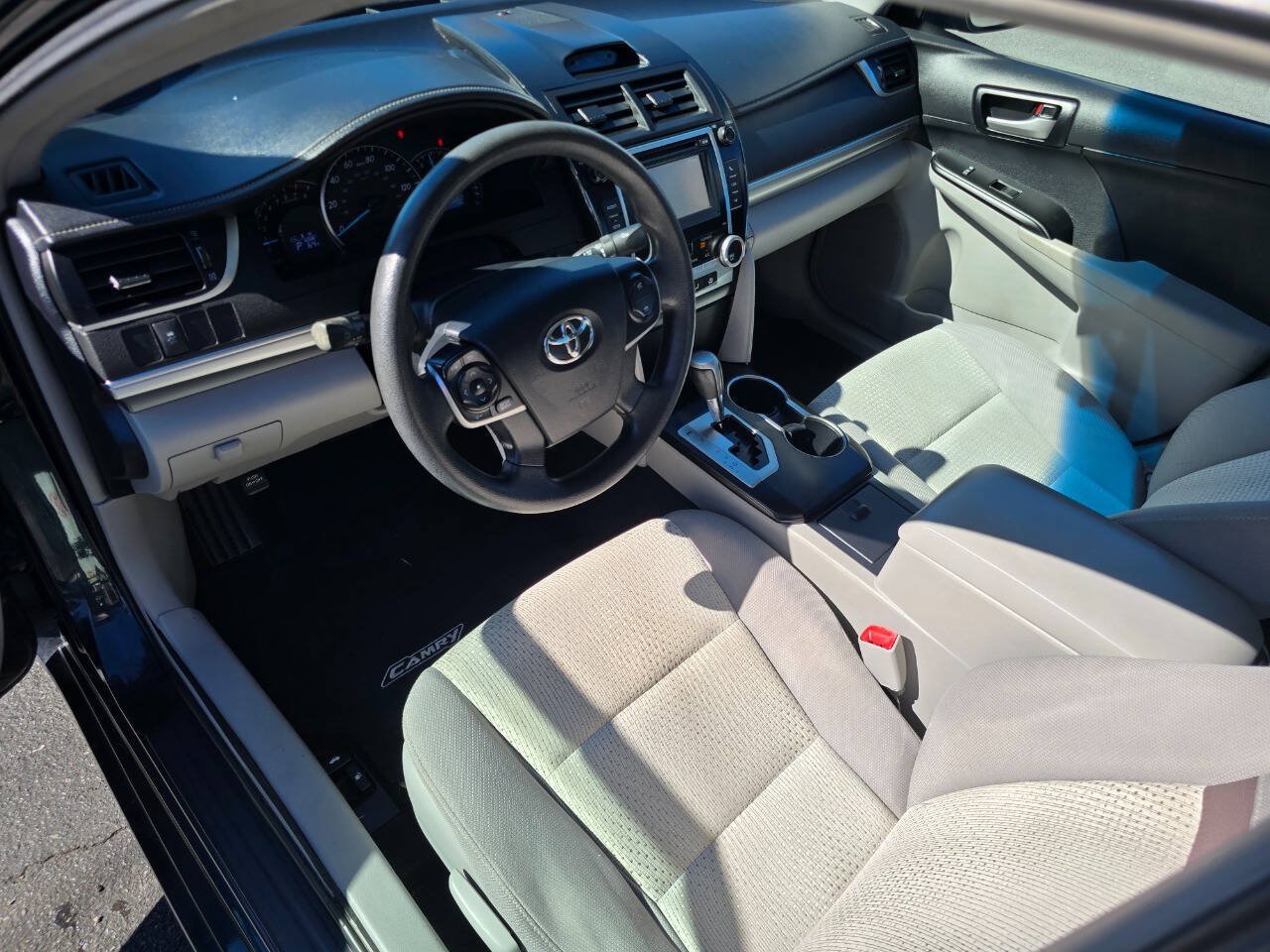 Used 2013 Toyota Camry LE FWD image 12