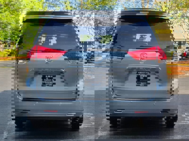 Used 2014 Toyota Sienna XLE image 6