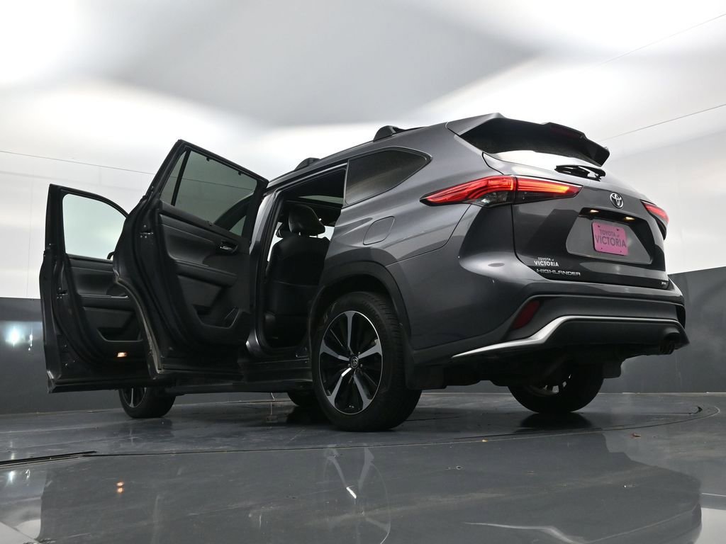 Used 2021 Toyota Highlander XSE image 29