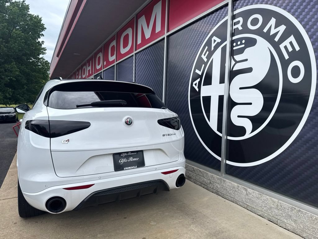 Used 2023 Alfa Romeo Stelvio Veloce AWD/4WD image 12
