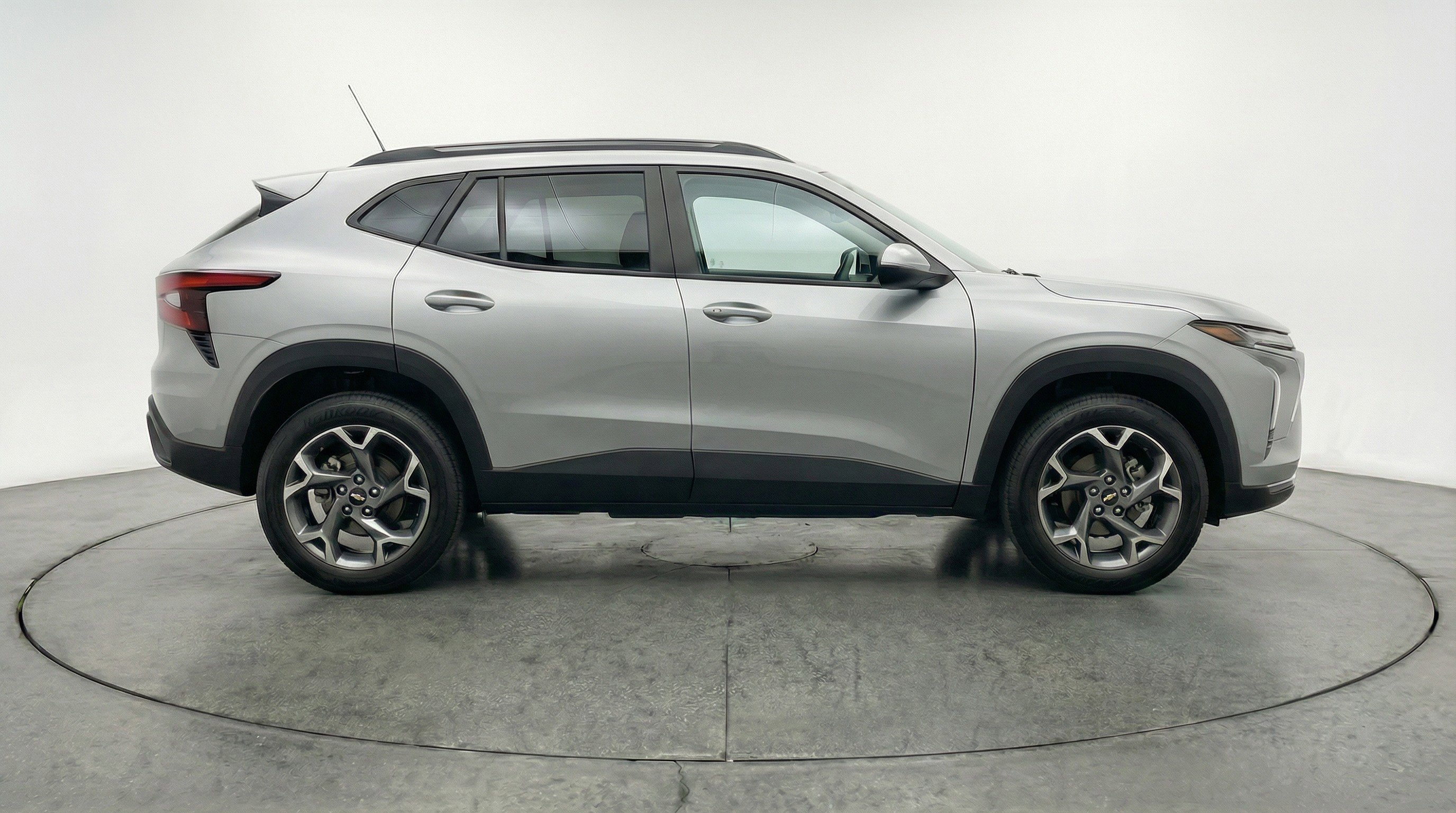 Used 2025 Chevrolet Trax LT w/ LT Convenience Package image 11