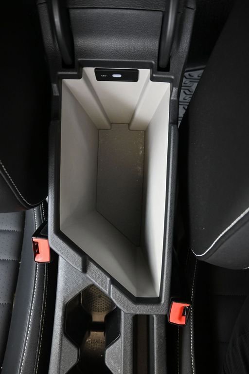 Used 2023 Volkswagen Jetta SE w/ Black Wheel Package image 35