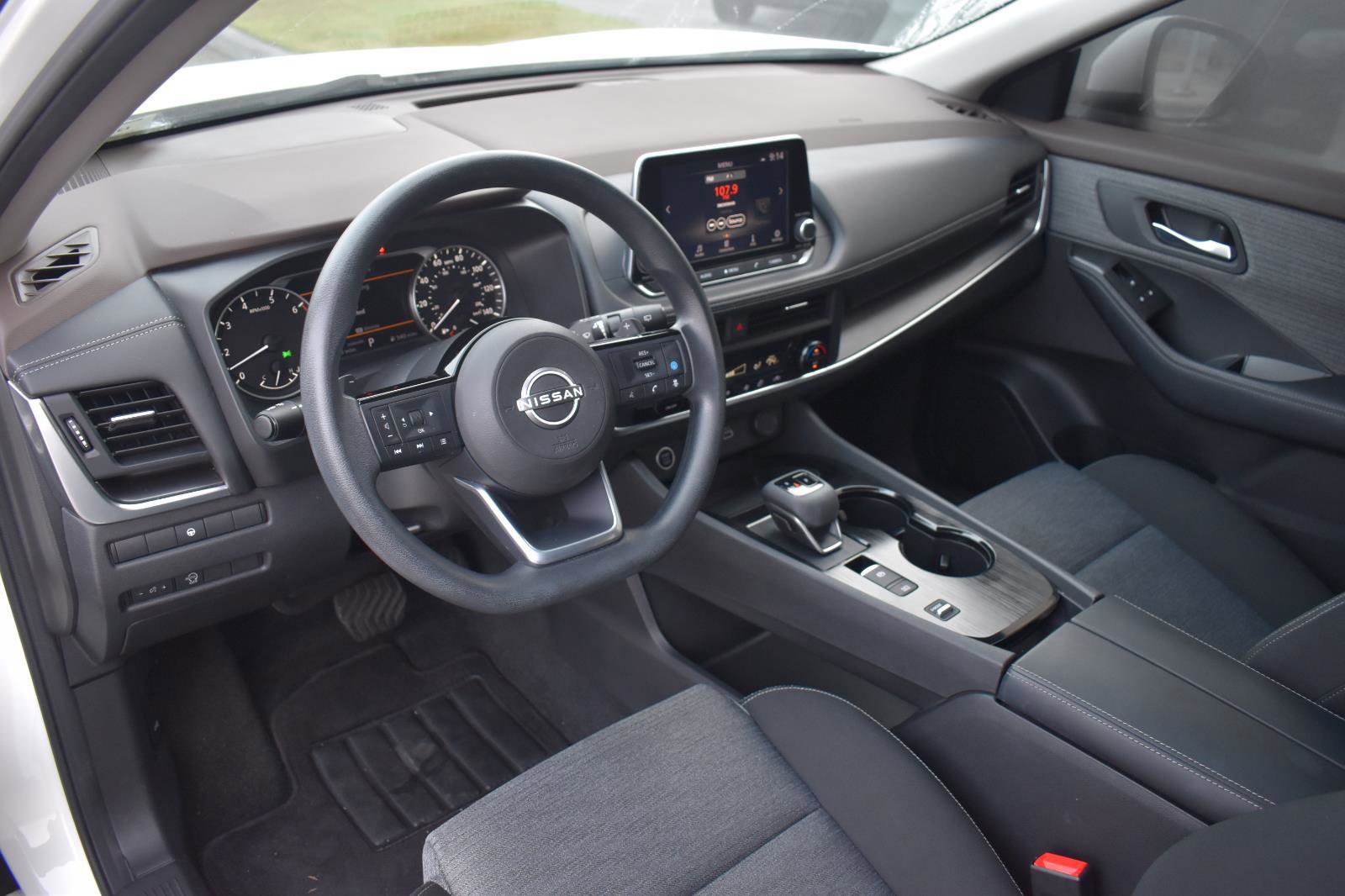 Used 2023 Nissan Rogue SV image 18