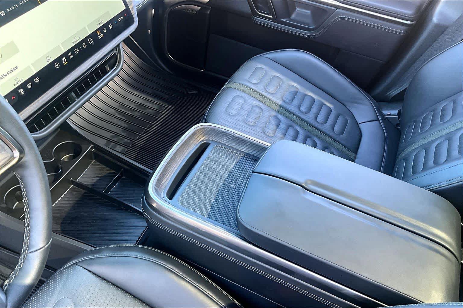 Used 2023 Rivian R1T Adventure AWD/4WD image 15